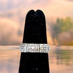 BRIGHTON~Sterling Silver 925 Retired "Marrakesh" Etched Flowers Stack Ring.  Sz8